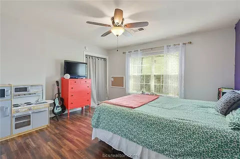 1204 Garden Ln, Bryan, TX 77802 photo 13