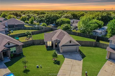 2705 Doorman Ct, Bryan, TX 77803