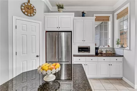 Kitchen - 9450 Deep Well Rd, Bryan, TX 77808 photo 4 of 5
