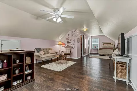 Bedroom - 9450 Deep Well Rd, Bryan, TX 77808 photo 4 of 5