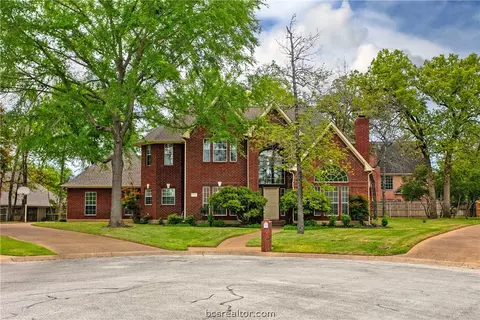 4712 Saint Andrews Dr, College Station, TX 77845