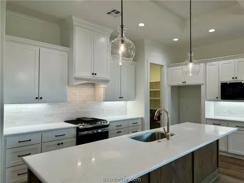 Kitchen - 3537 Chantilly Path, Bryan, TX 77808 photo 1 of 3