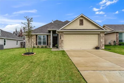 211 Cross Ln, Caldwell, TX 77836