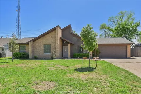 2702 Brookway Dr, College Station, TX 77845