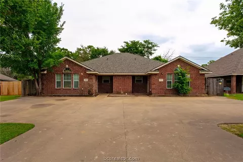 1429 Western Oaks Ct, Bryan, TX 77807