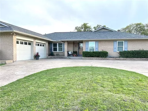2507 Arbor Dr, Bryan, TX 77802