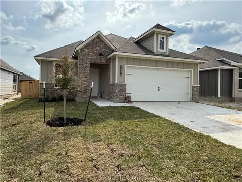 1925 Chief St, Bryan, TX 77807