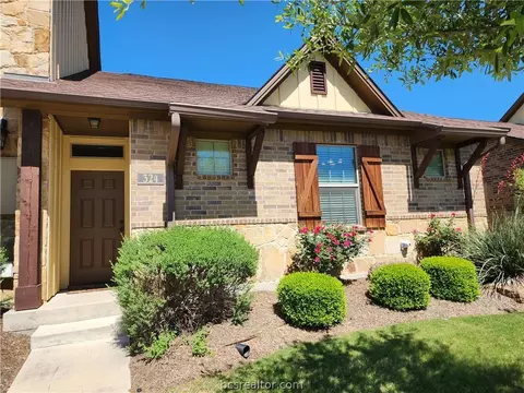 324 Newcomb Ln, College Station, TX 77845