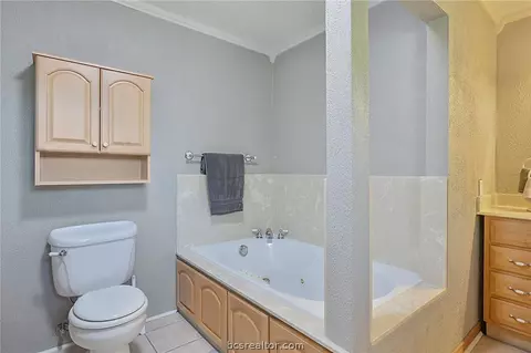 3907 Tanglewood Dr, Bryan, TX 77802 photo 5