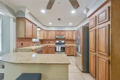 3907 Tanglewood Dr, Bryan, TX 77802 photo 10