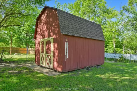 3907 Tanglewood Dr, Bryan, TX 77802 photo 19