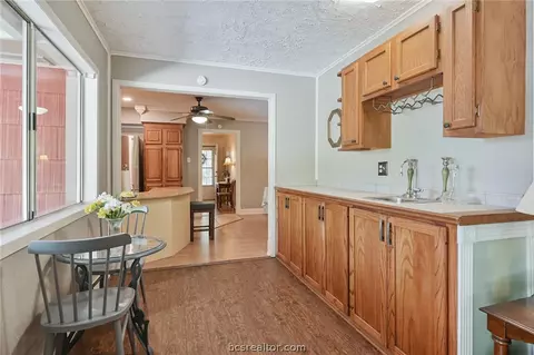 3907 Tanglewood Dr, Bryan, TX 77802 photo 9