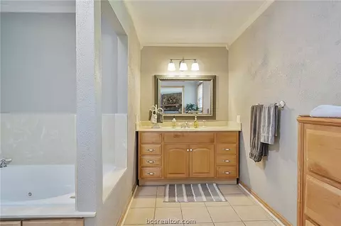 3907 Tanglewood Dr, Bryan, TX 77802 photo 4
