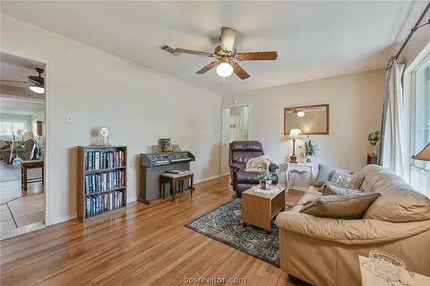 3907 Tanglewood Dr, Bryan, TX 77802 photo 8