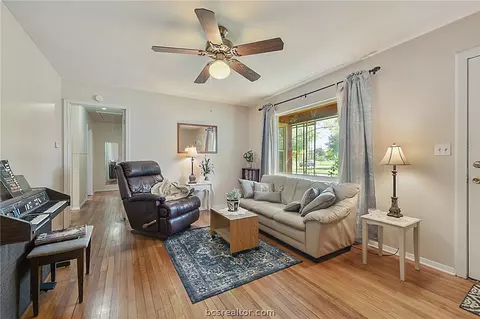 3907 Tanglewood Dr, Bryan, TX 77802 photo 7