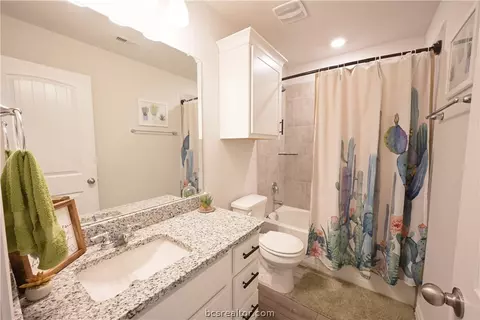 Bath - 1975 Cartwright St, Bryan, TX 77807 photo 3 of 4