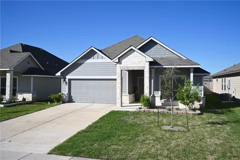 1975 Cartwright St, Bryan, TX 77807