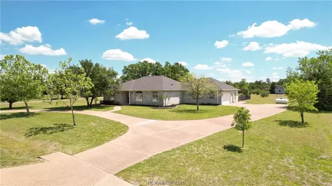 4042 Austins Lndg, Bryan, TX 77808