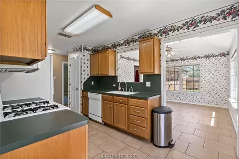 1608 Luza St, Bryan, TX 77802 photo 10
