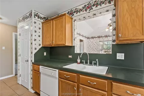 1608 Luza St, Bryan, TX 77802 photo 13