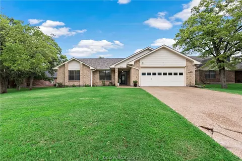 5512 Somerford Ln, Bryan, TX 77802