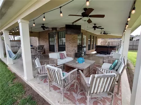 15548 Creek Mdw N, College Station, TX 77845