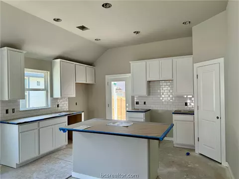 2813 Messenger Way, Bryan, TX 77802 photo 3