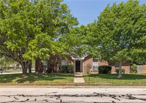 1403 Southern Plantation Dr, College Station, TX 77845
