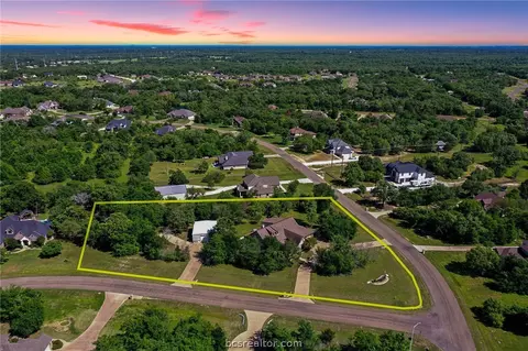 17599 Lariat Ln, College Station, TX 77845