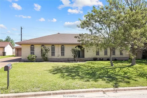 2708 Arbor Dr, Bryan, TX 77802