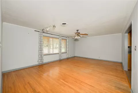 406 Woodson Dr, Bryan, TX 77801 photo 4