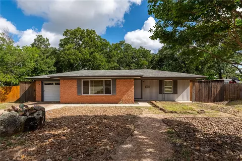 406 Woodson Dr, Bryan, TX 77801