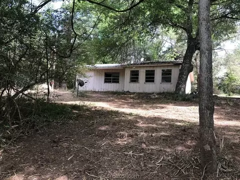 9925 C Hoppess Rd, Franklin, TX 77856