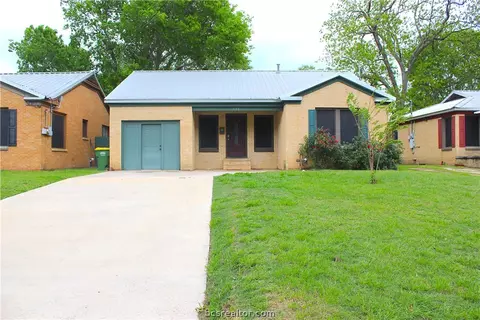 705 Cedar St, Hearne, TX 77859