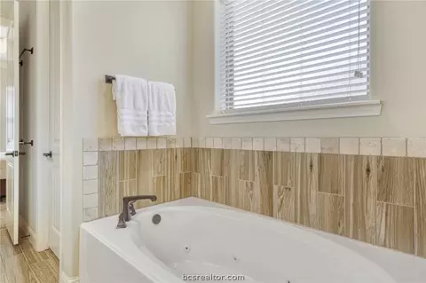 Bath - 4300 Willowick Dr, Bryan, TX 77802 photo 3 of 7
