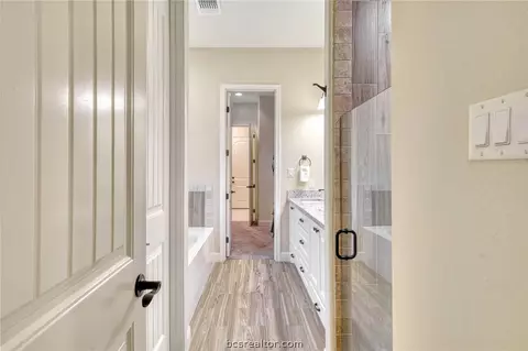 Bath - 4300 Willowick Dr, Bryan, TX 77802 photo 1 of 7