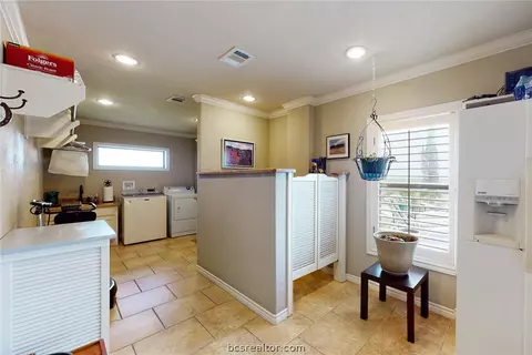 Kitchen - 12303 Sandy Point Rd, Bryan, TX 77807 photo 6 of 6