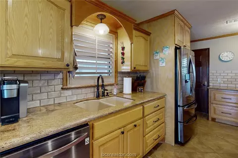 Kitchen - 12303 Sandy Point Rd, Bryan, TX 77807 photo 3 of 6