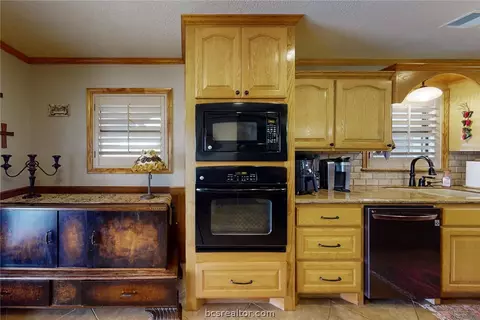 Kitchen - 12303 Sandy Point Rd, Bryan, TX 77807 photo 4 of 6