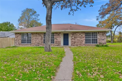 2213 Teton Dr, Bryan, TX 77803
