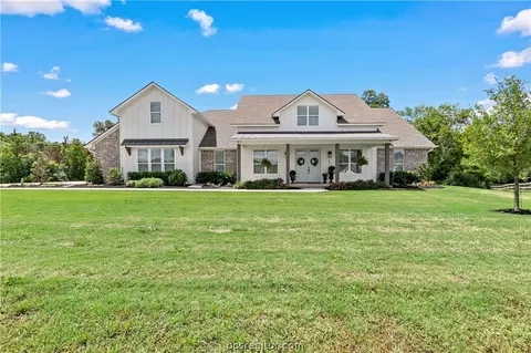 7888 Stiteler Dr, Bryan, TX 77808