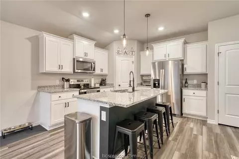 2036 Chief St, Bryan, TX 77807 photo 6