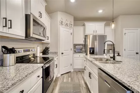 2036 Chief St, Bryan, TX 77807 photo 5