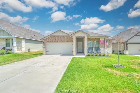 2036 Chief St, Bryan, TX 77807