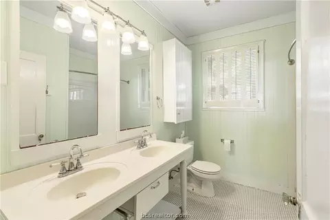 Bath - 1111 E 25th St, Bryan, TX 77803 photo 1 of 3