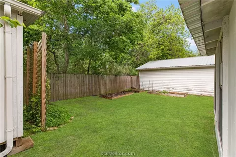 Exterior - 1111 E 25th St, Bryan, TX 77803 photo 8 of 10
