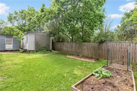 Exterior - 1111 E 25th St, Bryan, TX 77803 photo 7 of 10