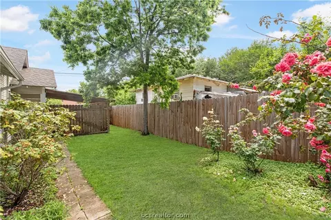 Exterior - 1111 E 25th St, Bryan, TX 77803 photo 9 of 10