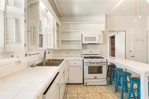 Kitchen - 1111 E 25th St, Bryan, TX 77803 photo 3 of 4