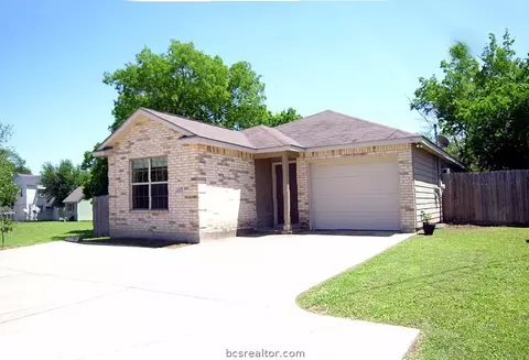 105 N Coulter Dr, Bryan, TX 77803